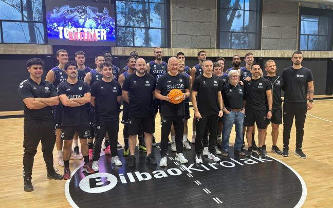 Plantilla y técnicos de Bilbao Basket / Foto: Onda Vasca