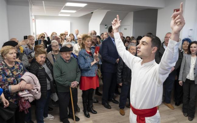 Txurdinaga auzoan kokatutako 'Gure zaharrak' zentroaren inaugurazioa.