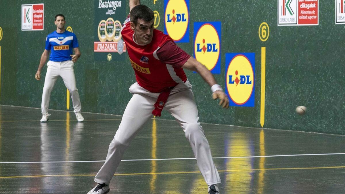 Ezkurdia-Rezusta superan a Peña II-Albisu en la primera jornada de la liguilla de semifinales del Parejas en el frontón Ogueta de Gasteiz.