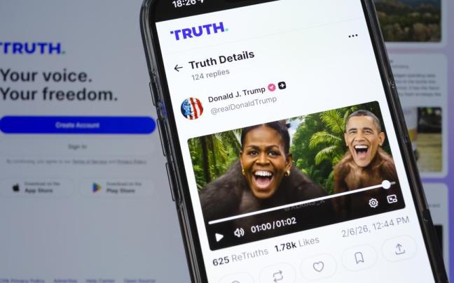 Imagen de los Obama caracterizados como monos.