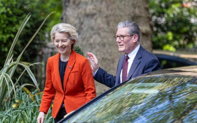 Starmer y Von der Leyen califican de "momento crucial" la situación de las negociaciones de paz en Ucrania