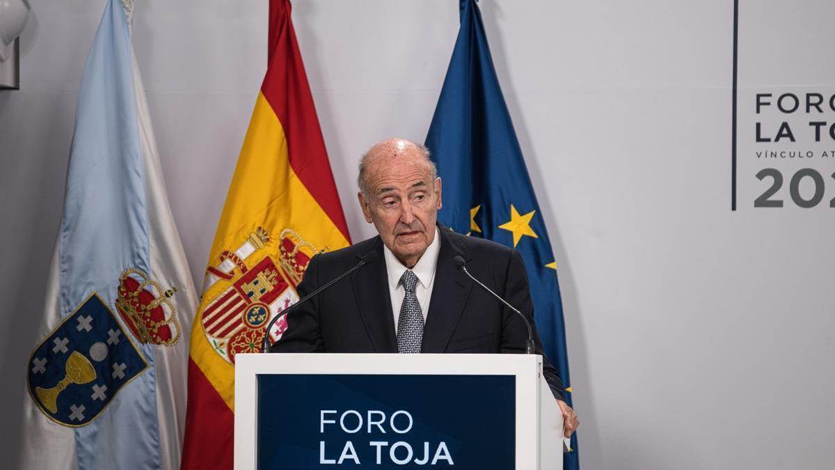 Miquel Roca, en un discurso en el Foro La Toja de 2025.