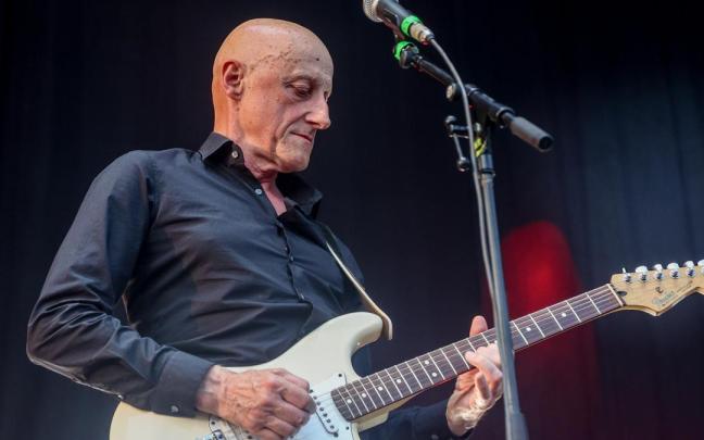 Jorge Martínez durante una actuación con 'Ilegales' en 2023 en Madrid.