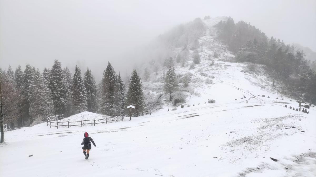 Estitxu bajando hacia el refugio