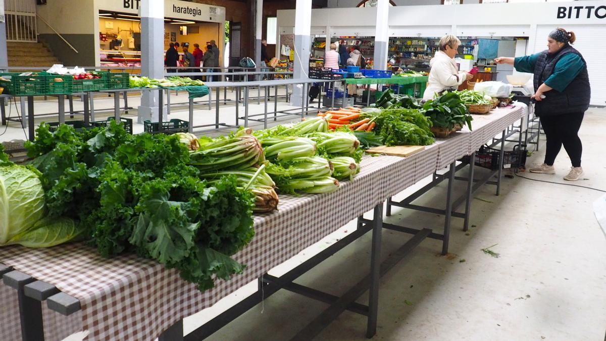 Azkoitia quiere reconocer con este homenaje el papel de la Plaza del Mercado como lugar de intercambio, convivencia e identidad del pueblo.