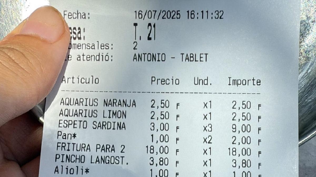 Una parte de la cuenta de la comensal.