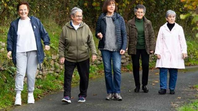 Fotografía de la portada del libro mujeres de Okondo