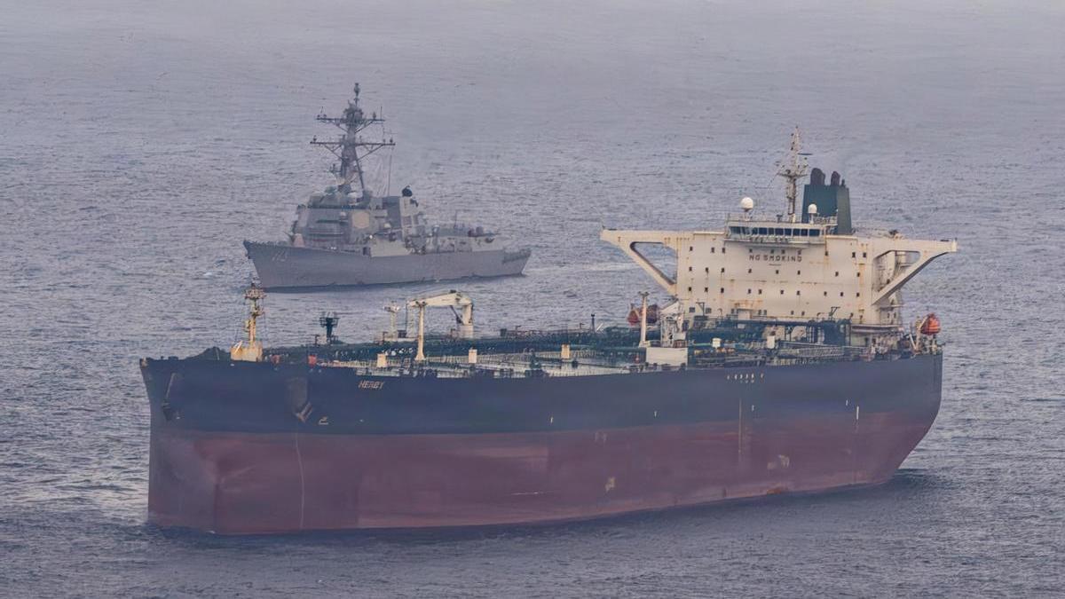 La Guardia Revolucionaria iraní permite el paso de otros 25 buques por Ormuz en 24 horas