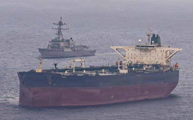 La Guardia Revolucionaria iraní permite el paso de otros 25 buques por Ormuz en 24 horas