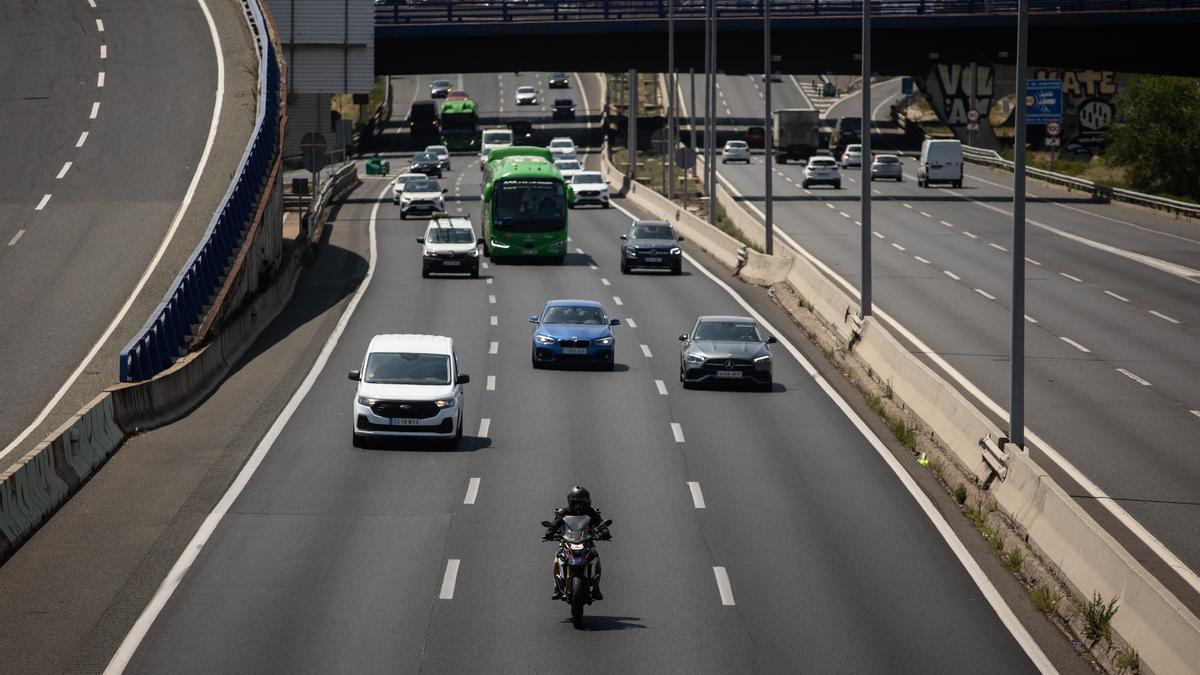Vehículos transitan por la A2