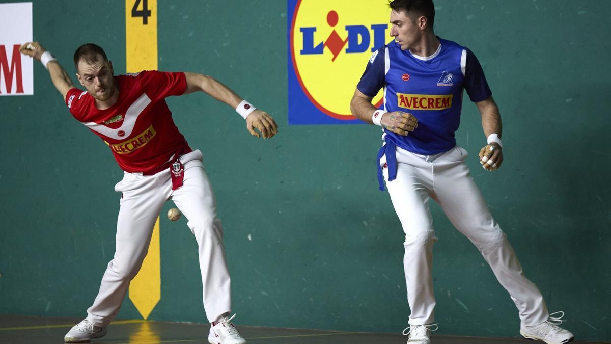 En imágenes: Laso-Iztueta vencen a Peio Etxeberria-Martija en Barañain en la quinta jornada del Parejas de Primera (22-18).