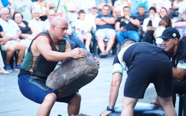 Mikel Lopetegi "Urra" harrijasotzaileak parte hartuko du Aizarnazabalen igandean egingo den herri kirol jaialdian.