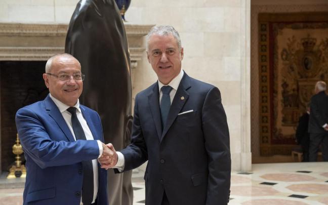 El embajador de Francia, Jean-Michel Casa, con el lehendakari Urkullu