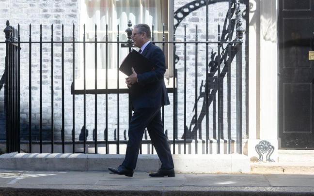 Los primeros resultados de las elecciones locales en Reino Unido muestran un retroceso del laborismo solo dos años después de la victoria de Starmer, el primer ministro.