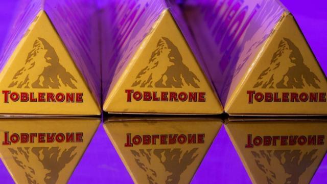 Toblerone comenzó a comercializarse hace 115 años en Suiza.