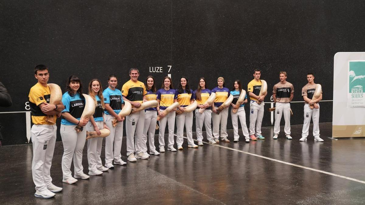 Presentación del Winter Series femenino en el frontón Ezkurdi de Durango.