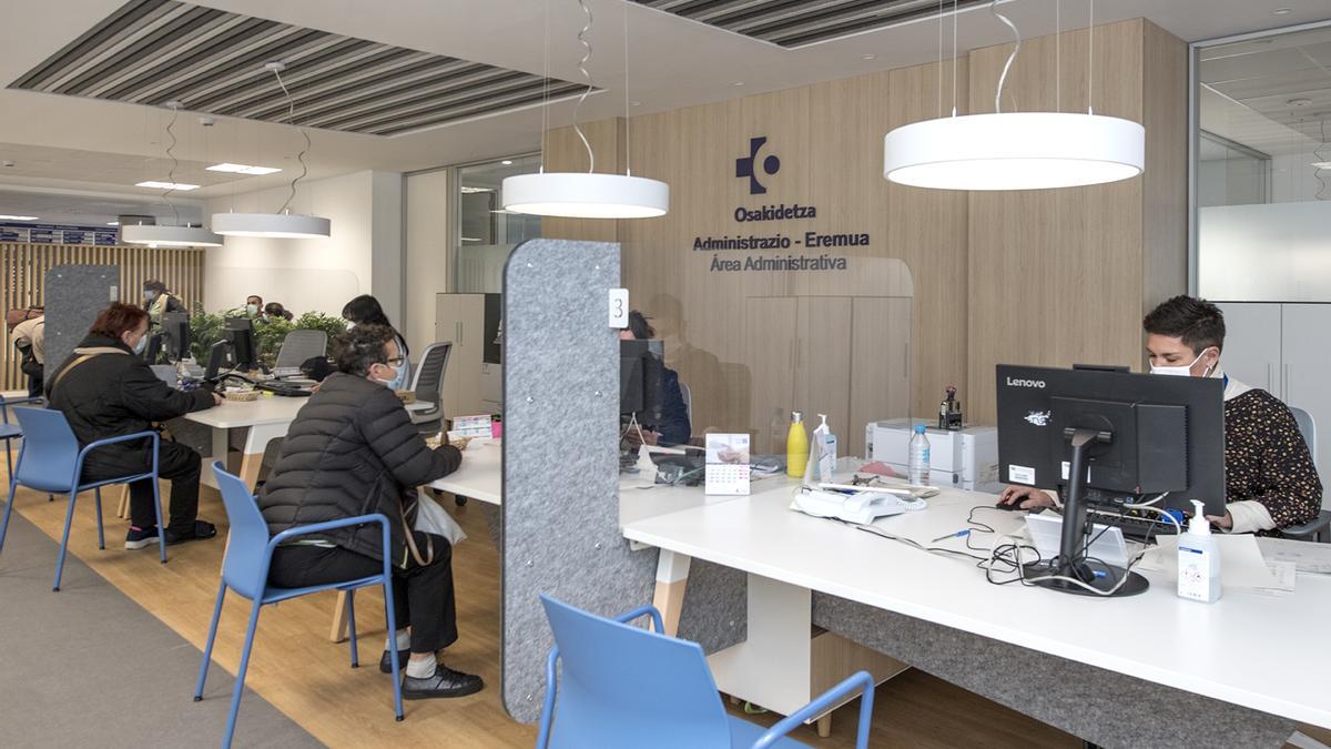 Zona administrativa del centro de salud de Rekalde donde se ha renovado el espacio de atención.