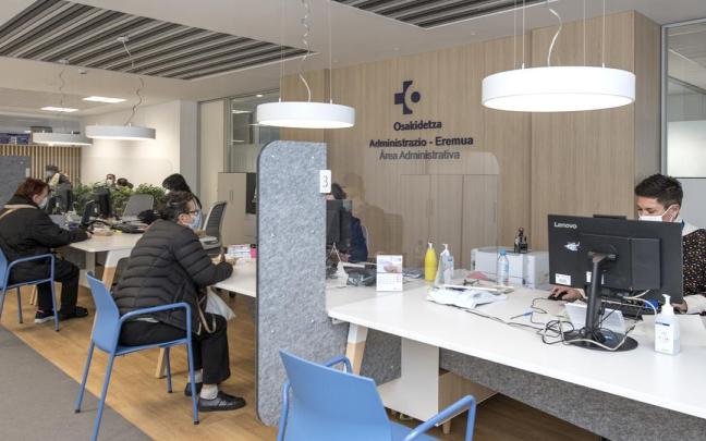 Zona administrativa del centro de salud de Rekalde donde se ha renovado el espacio de atenci&oacute;n.