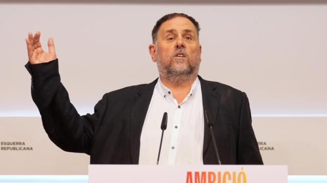 El presidente de ERC, Oriol Junqueras, durante la rueda de prensa de este sábado en la sede del partido, en Barcelona. / EFE El presidente de ERC, Oriol Junqueras, durante la rueda de prensa de este sábado en la sede del partido, en Barcelona.