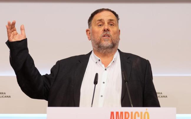 El presidente de ERC, Oriol Junqueras, durante la rueda de prensa de este sábado en la sede del partido, en Barcelona. / EFE El presidente de ERC, Oriol Junqueras, durante la rueda de prensa de este sábado en la sede del partido, en Barcelona.
