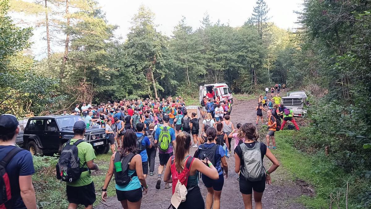 Participantes en una pasada edición de la marcha montañera.