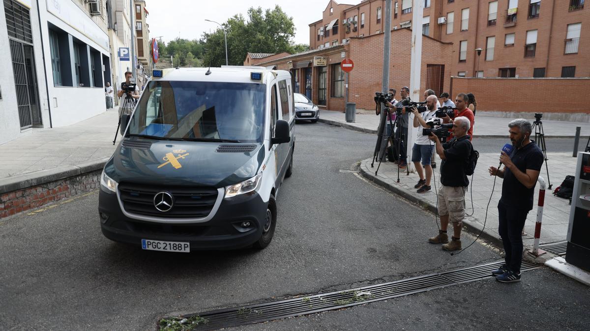 El detenido ha sido trasladado esta mañana en un furgón de la Guardia Civil a los juzgados de Toledo.