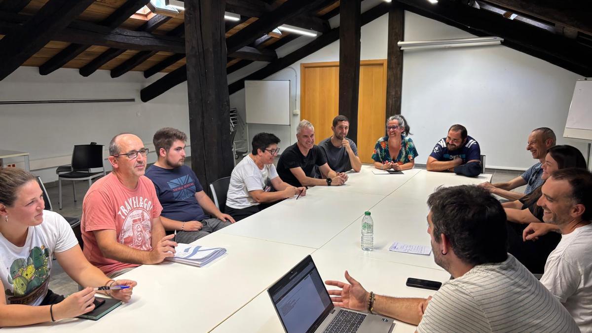 Representantes de los agentes integrados en la Mesa de Iniciación Deportiva.