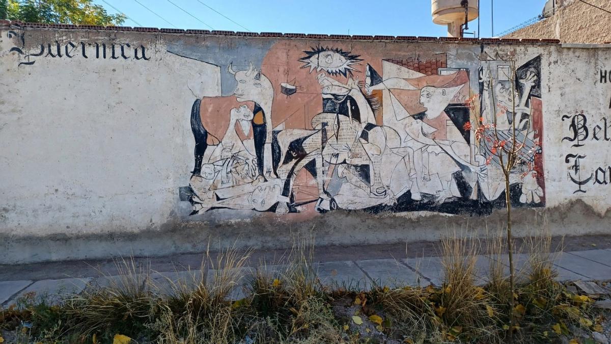 El barrio adoptó el mural callejero como su gran bandera de resistencia contra el narcotráfico