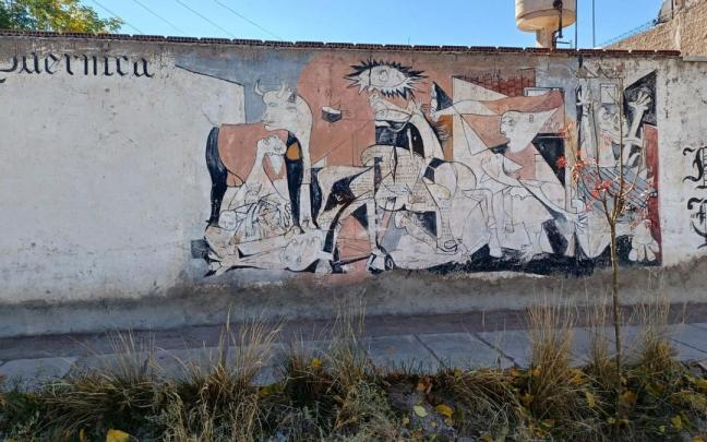 El barrio adoptó el mural callejero como su gran bandera de resistencia contra el narcotráfico