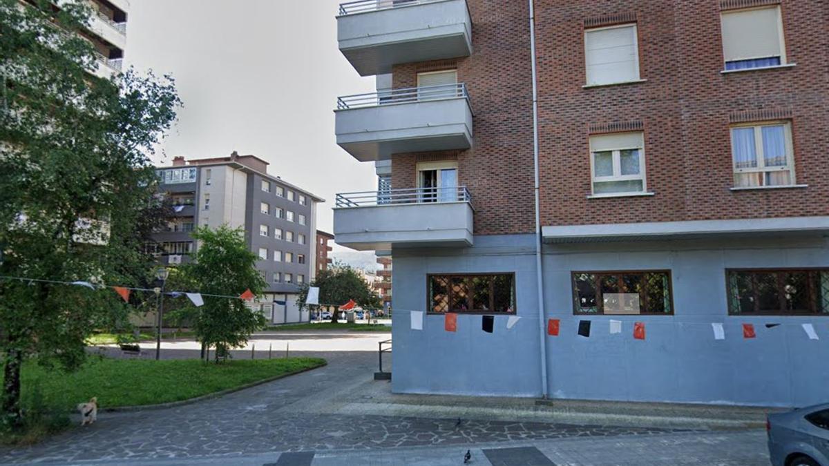 Foto del exterior de la Asociación de Vecinos del barrio Dumboa de Irun.