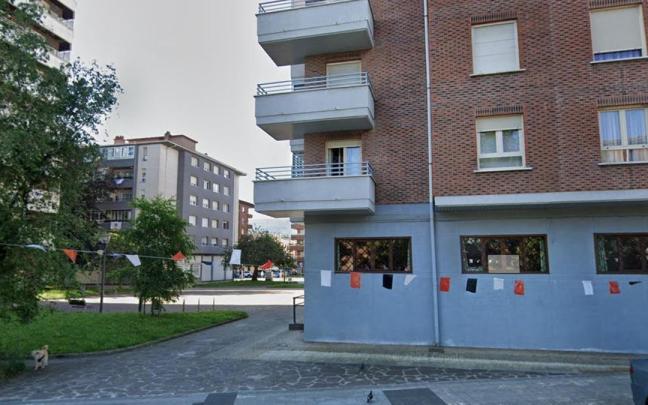 Foto del exterior de la Asociación de Vecinos del barrio Dumboa de Irun.