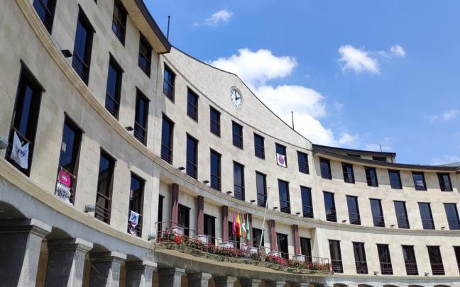 Ayuntamiento de Laudio desde Herriko Plaza