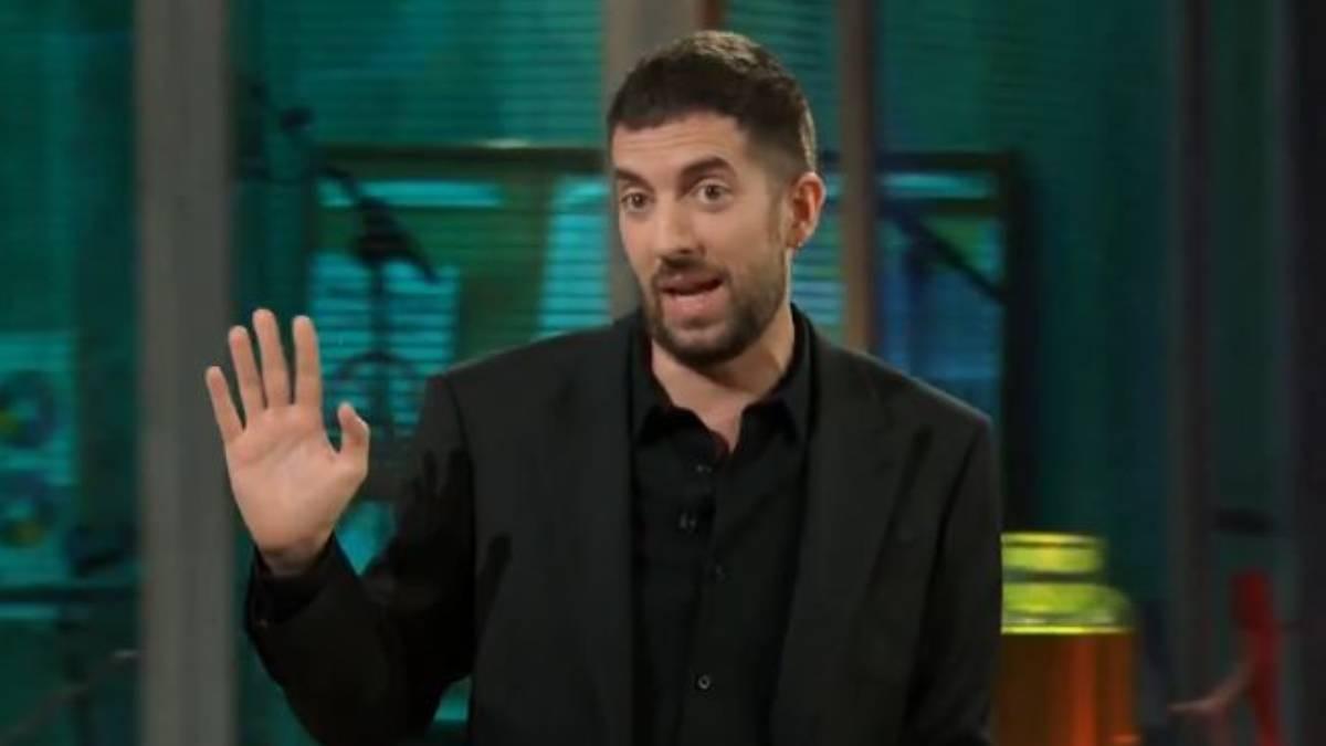 Lo que parecía una emisión habitual se convirtió en una noche de improvisación, con giros insospechados, una sustitución de última hora y una excusa que pasará a la historia del programa