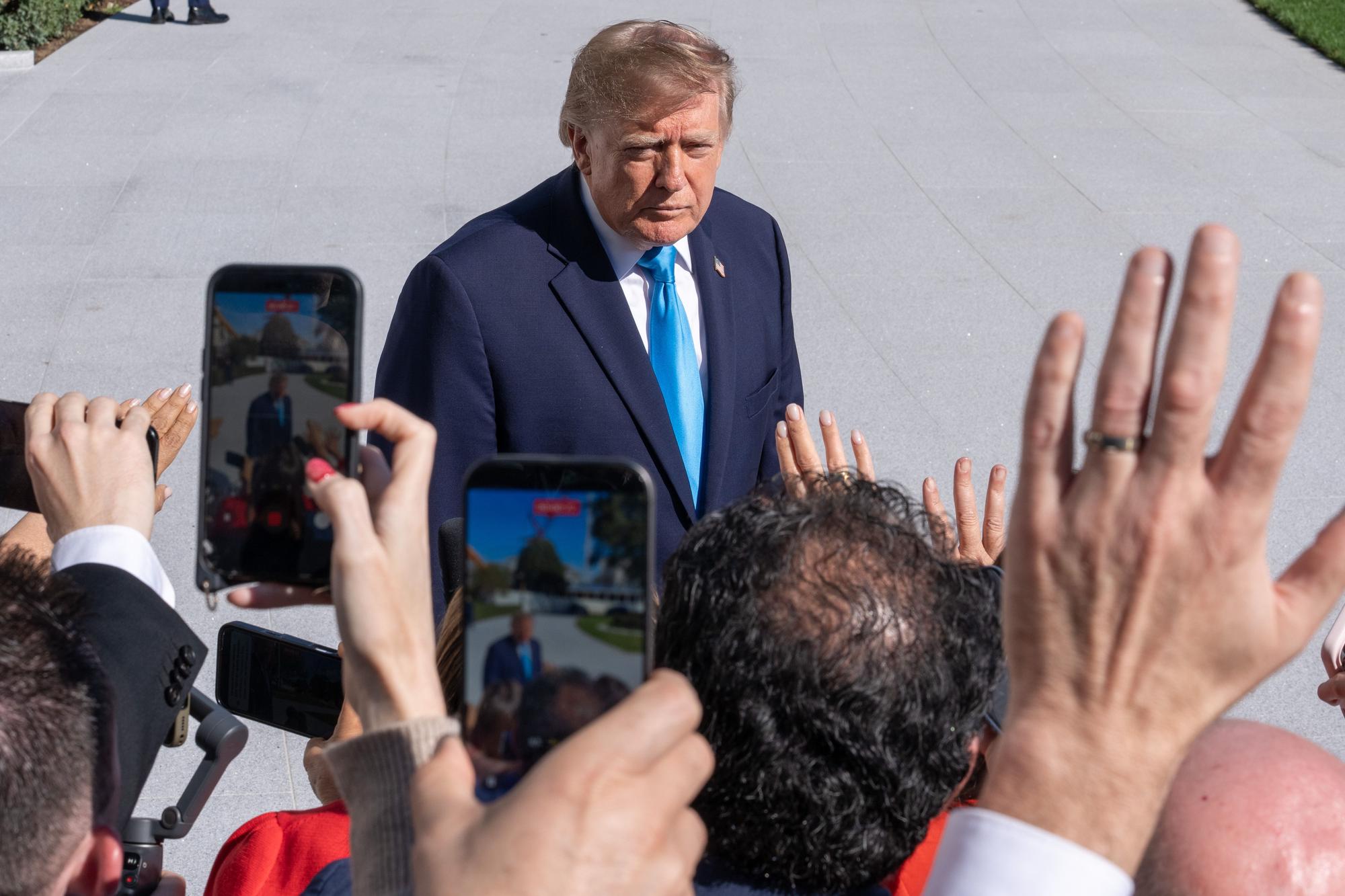 Trump asegura que ayudará a Rusia por el supuesto caso de peste pulmonar.