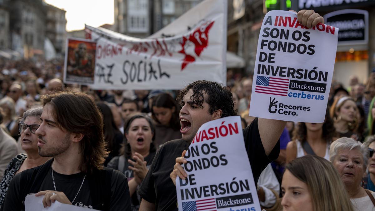 En imágenes: Más de mil acampados en Sol tras la tercera noche de protestas