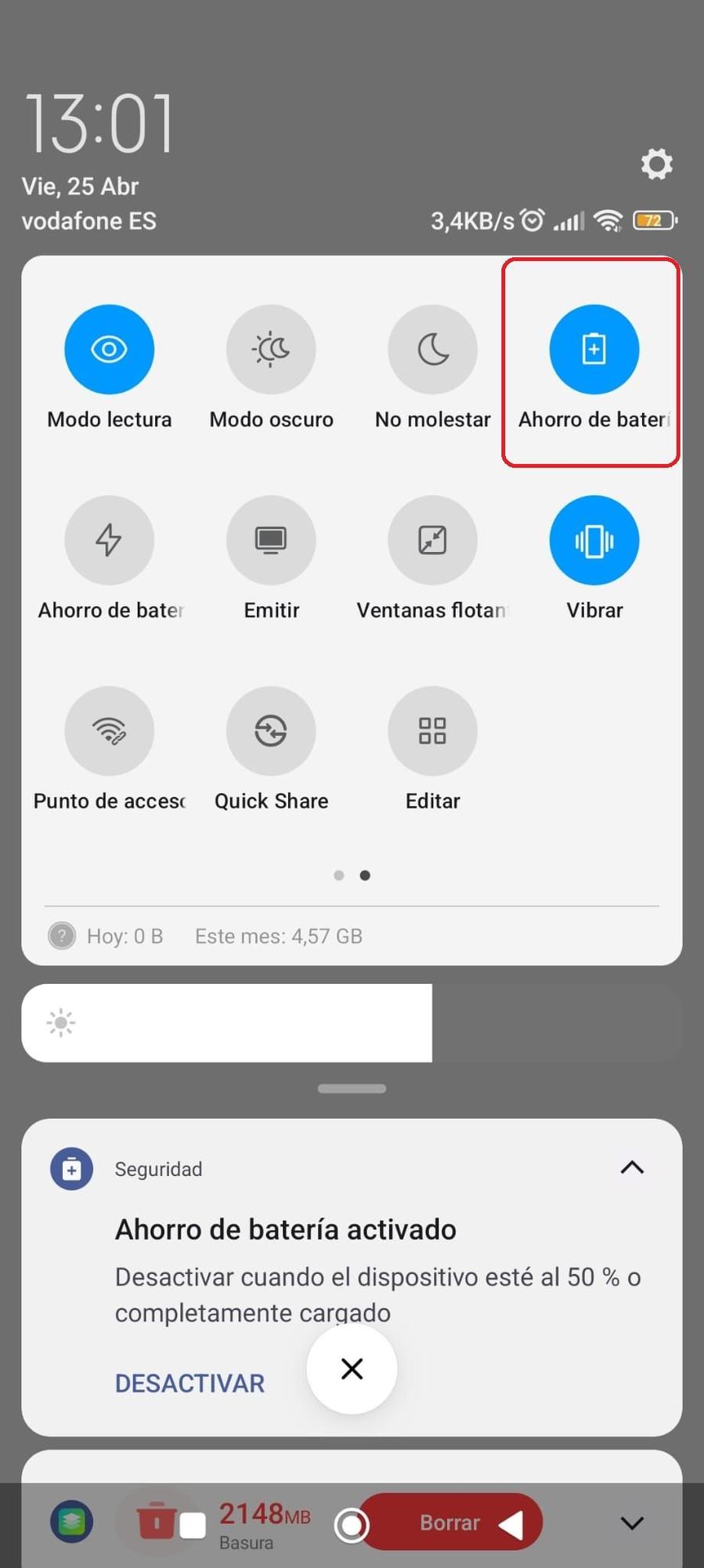En configuracón rápida, el 'Modo ahorro de batería' está activado. En el aviso de abajo recomienda desactivarla cuando la batería este llena o al 50%. Al 72 no es bueno que este activado.