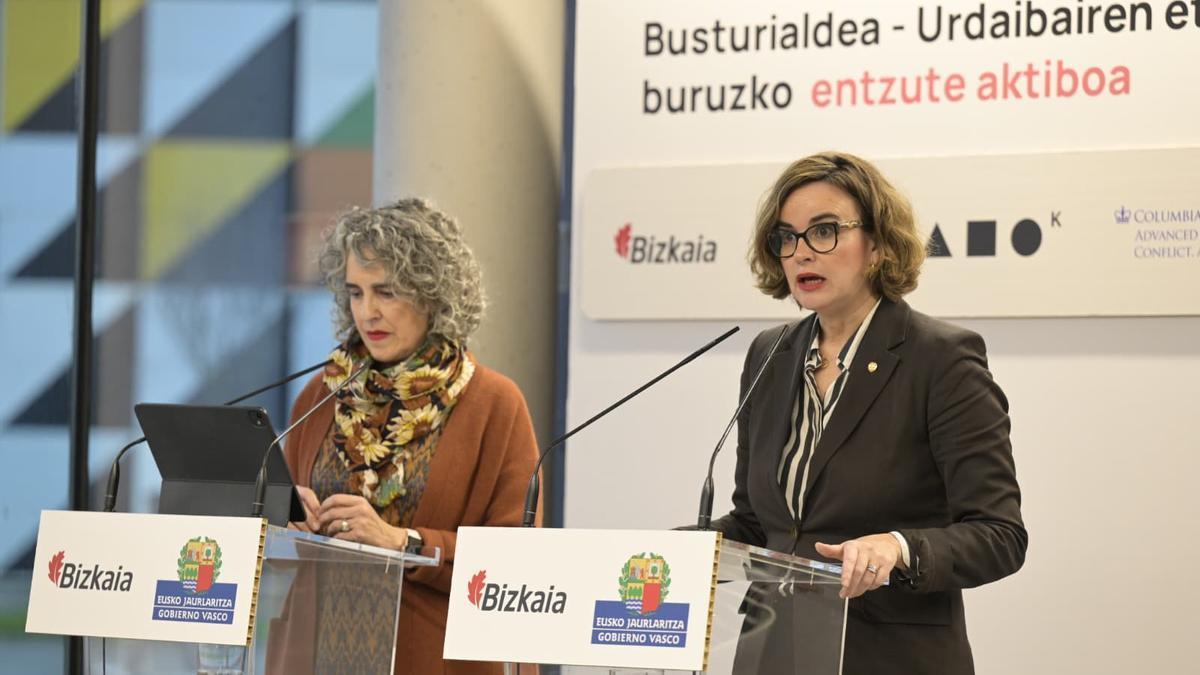 Ibone Bengoetxea y Elixabete Etxanobe han presentado las conclusiones en el Elkartegi de Gernika-Lumo.