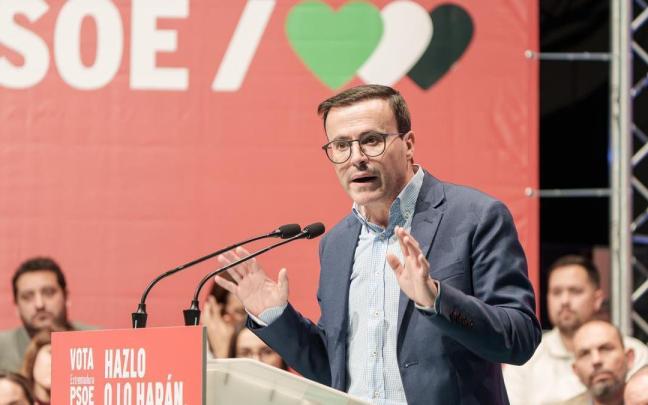 Miguel Ángel Gallardo en el cierre de campaña del PSOE de Extremadura.