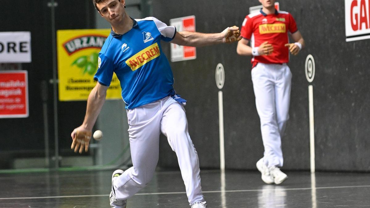 Altuna III y Martija superan a Jaka y Mariezkurrena II en las semifinales del Campeonato de Parejas en Bilbao (13-22).