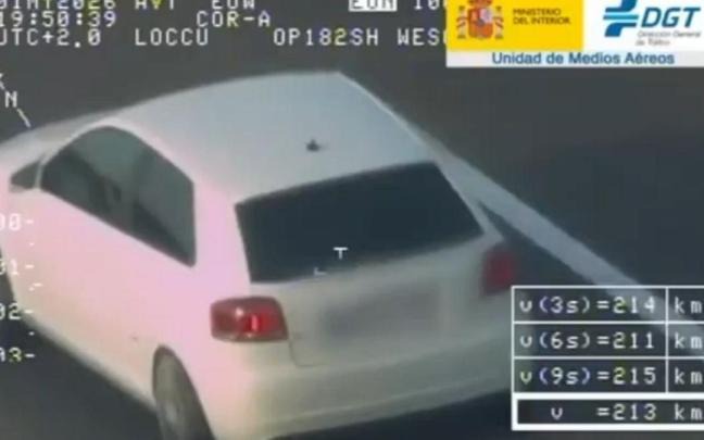 El coche, captado por el helicóptero Pegasus.