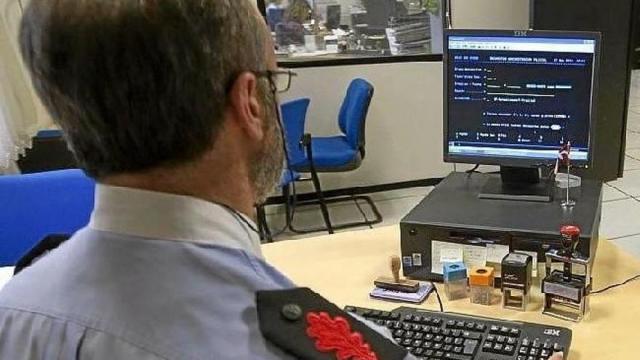Un agente de la Ertzaintza especializado en ciberdelitos.