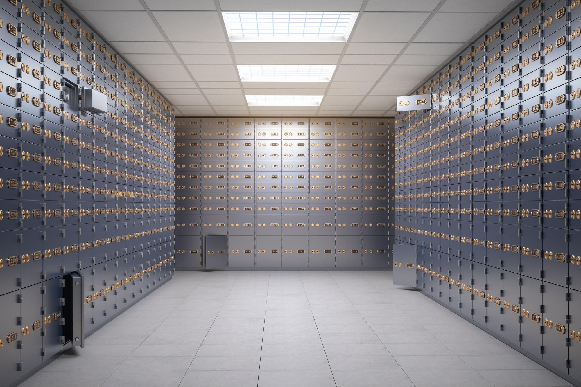 Cajas de seguridad bancarias de diferentes tamaños.