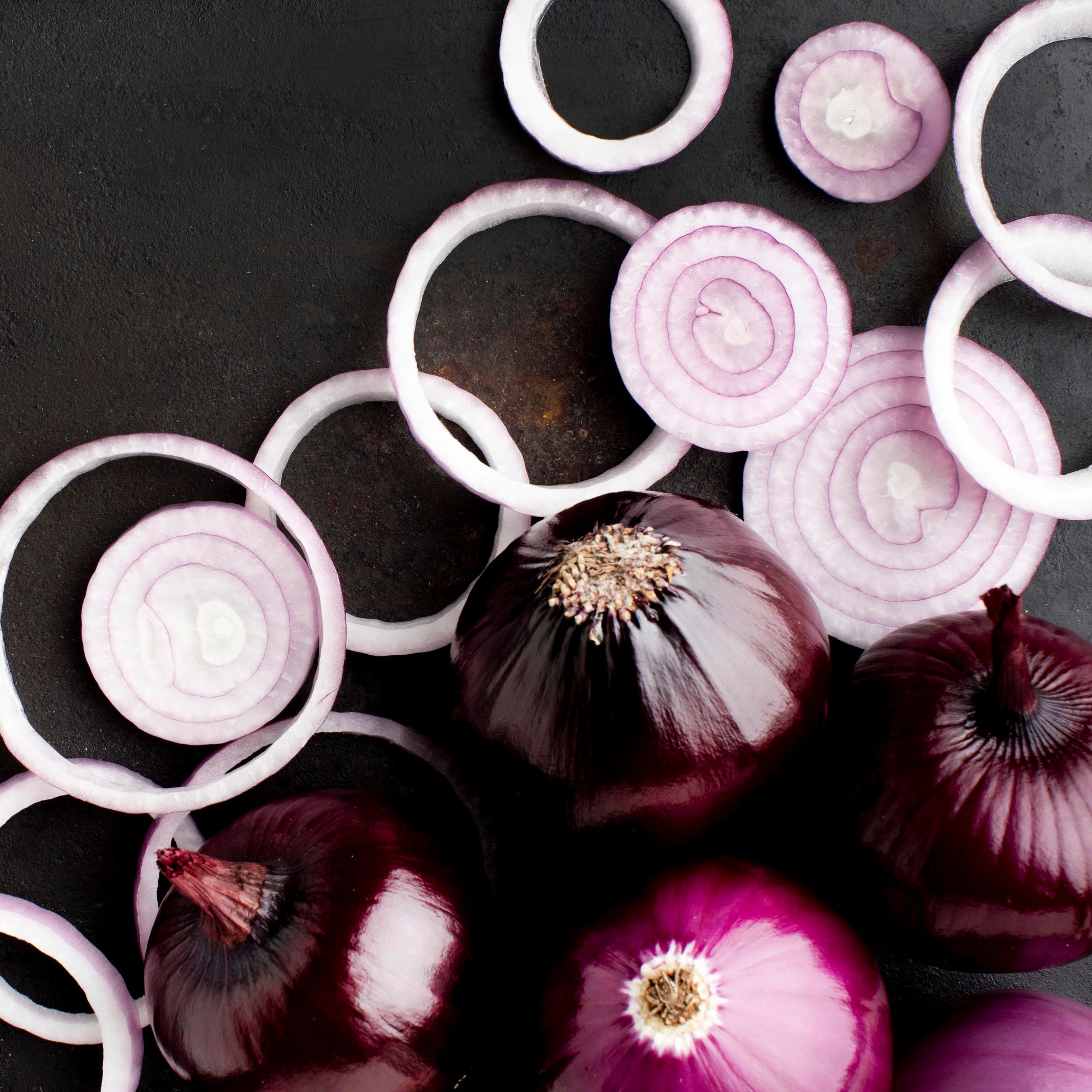 La cebolla morada es la que más beneficios aporta al cabello.