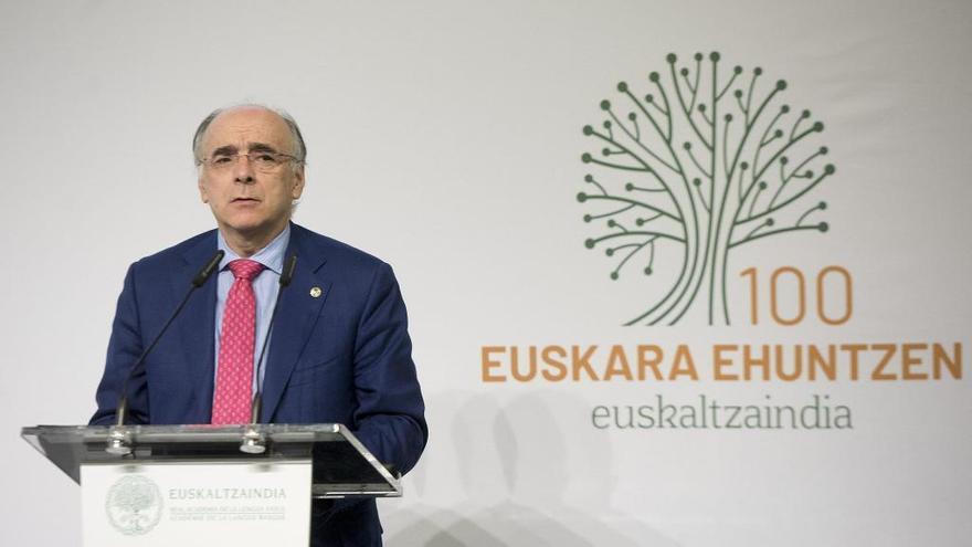 Andres Urrutia euskaltzainburua.