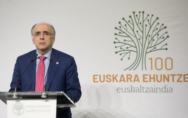 Andres Urrutia euskaltzainburua.