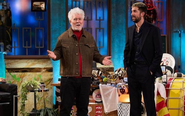 Pedro Almodóvar y David Broncano en 'La Revuelta'