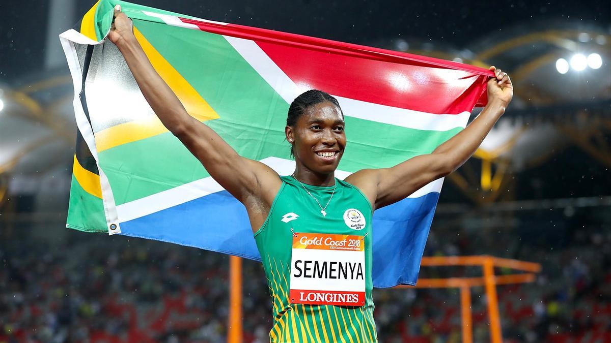 Caster Semenya, tras ganar la medalla de oro de los 1500 metros en los Juegos de la Commonwealth.