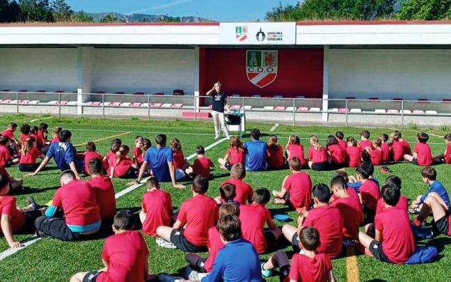 La jornada solidaria será este sábado en el campo de fútbol de Arbieto