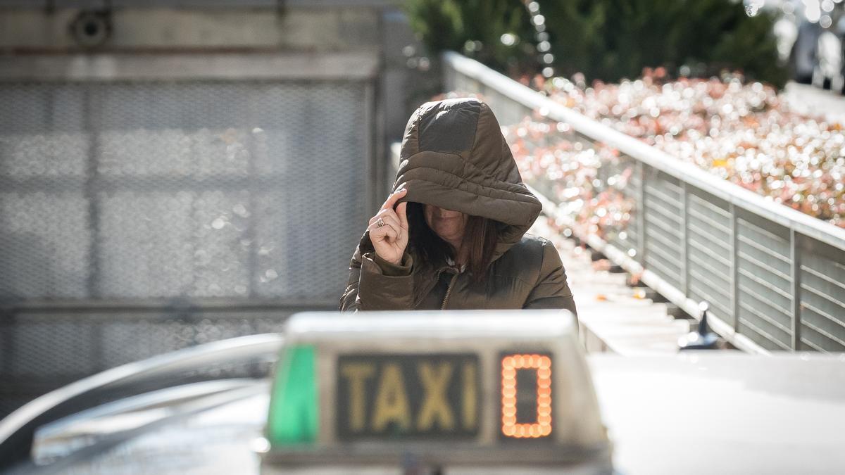 La exmilitante socialista Leire Díez, a su salida de la Audiencia Nacional.