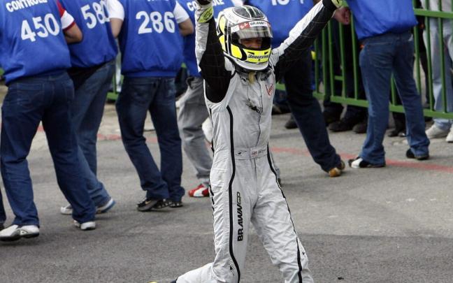 Button tras proclamarse campeón del mundo de Fórmula Uno tras el Gran Premio de Brasil.